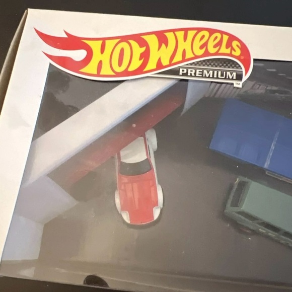2020 HOT WHEELS PREMIUM~NISSAN 4 PIECE GARAGE DIORAMA BOX SET - Picture 10 of 13